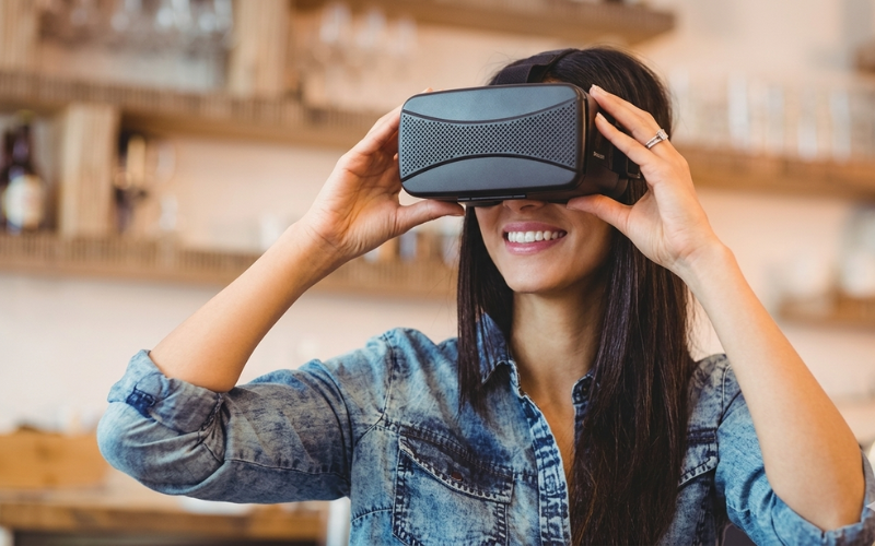 What are the Essential Features to Look for in a VR Headset for Design and Creative Work