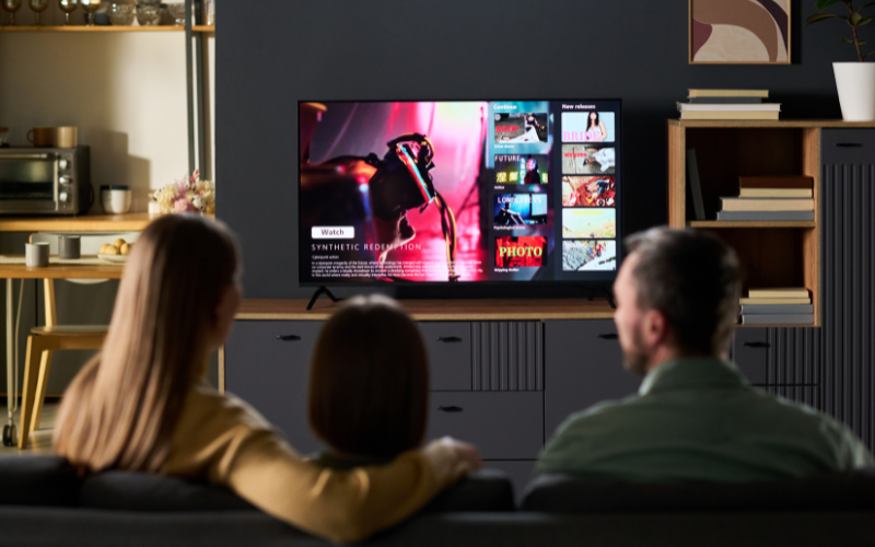 What Are the Key Features to Consider When Choosing a Smart TV for a Home Theater
